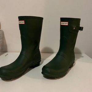 Hunter Brand Green Short Rain Boots size 9